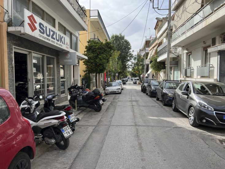 車は路駐が当たり前！ギリシャの車事情