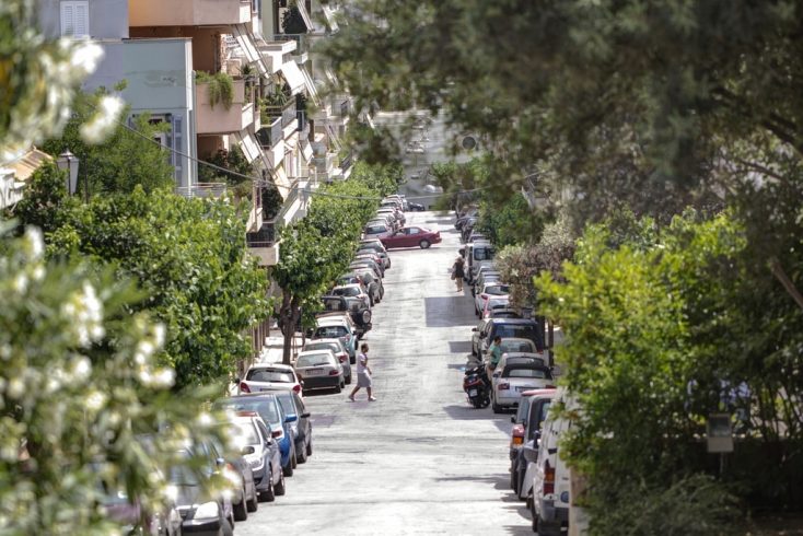 車は路駐が当たり前！ギリシャの車事情