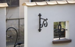 笠木で壁をオシャレに、きれいに