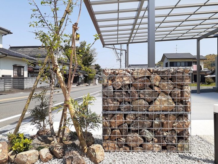ガビオンとは?石を活かしたおしゃれな外構デザインの魅力と活用法 - GardenJournalGarden journal|ガーデンジャーナル