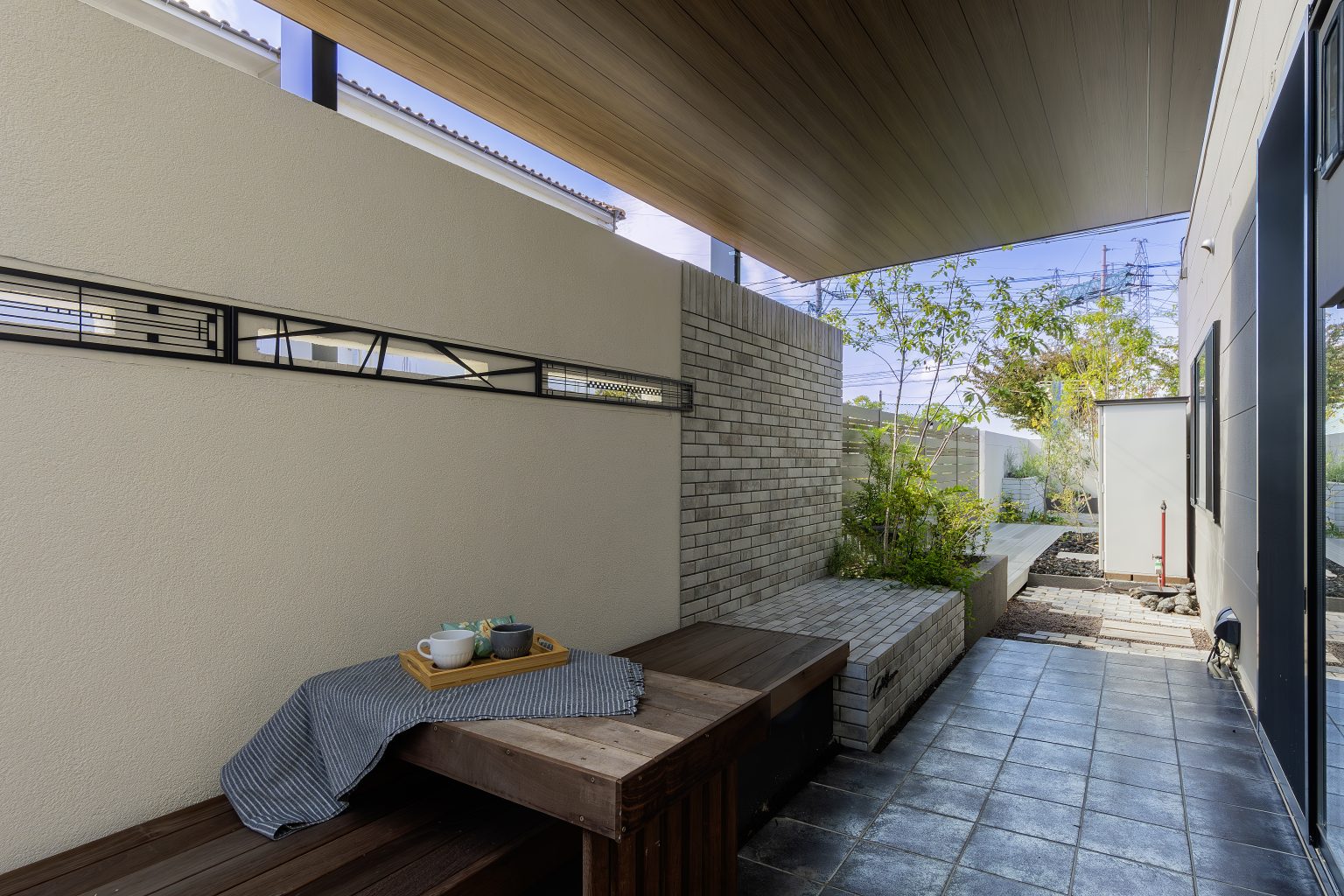 広い屋根でお庭がもっと快適に。カーポートテラスで叶えるアウトドアリビング - GardenJournalGarden journal|ガーデン ...