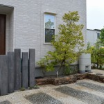 新宮町　車庫土間　ナチュラル　コンクリート製枕木　自然石