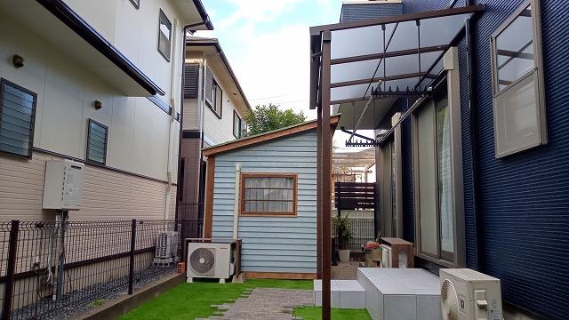 インターロッキングのアプローチとテラス