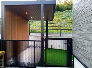 愛犬のためのお庭、テラス屋根、プラスG、Gルーフ