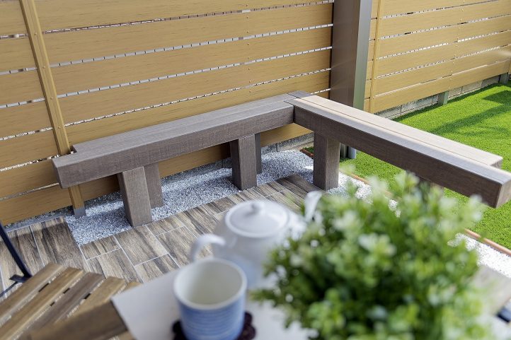 コンクリート製の枕木ベンチ