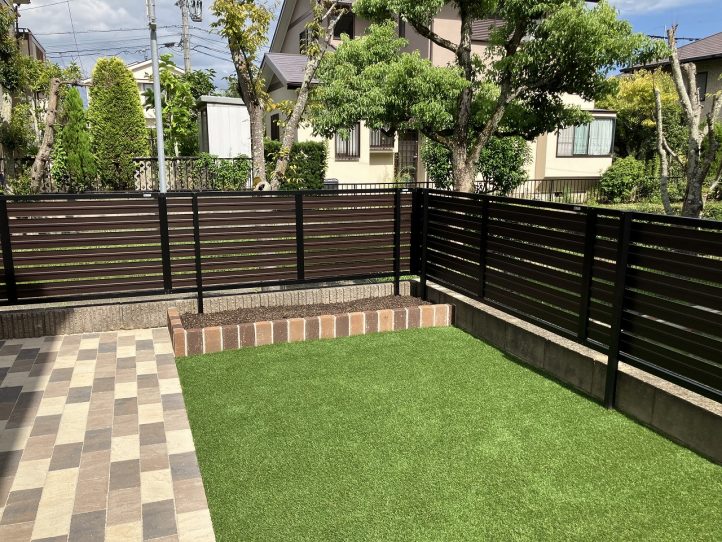 レンガ　花壇　雑草対策