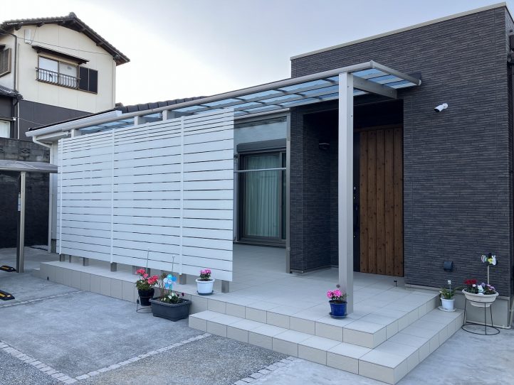 テラス屋根　物干し　目隠しフェンス　タイルテラス　タイルデッキ
