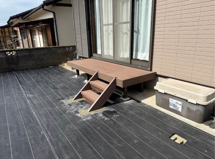 ウチとソトを繋ぐウッドデッキ