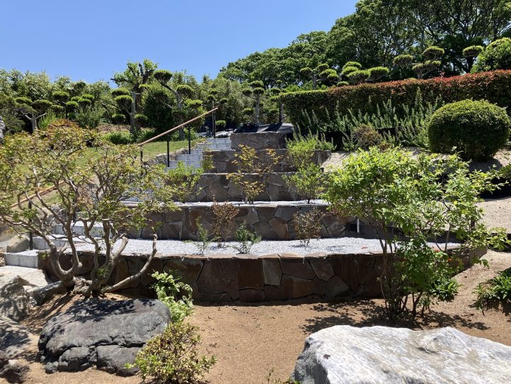 石積み風土留め、鉄平石