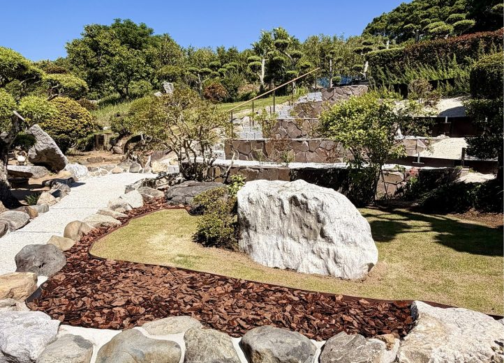 和風庭園、鉄平石、御影石、土留め、棚田