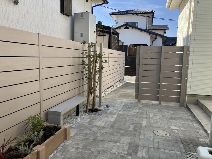 フェンスのあるお庭