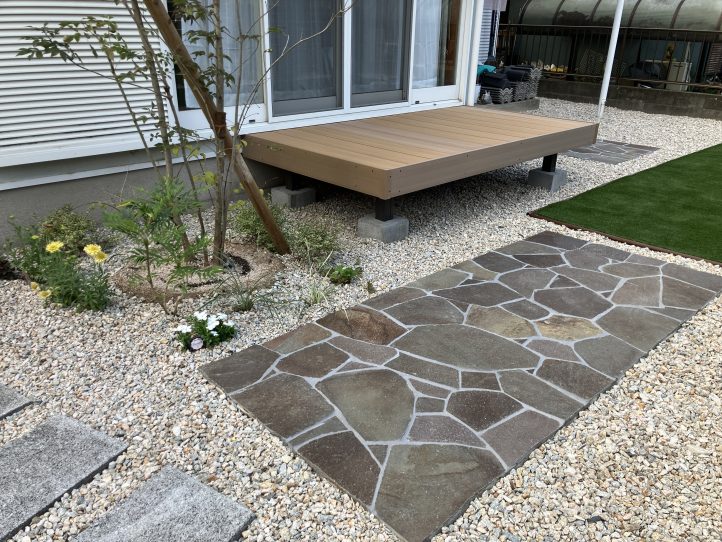 鉄平石　樹脂デッキ　人工芝　ガーデン