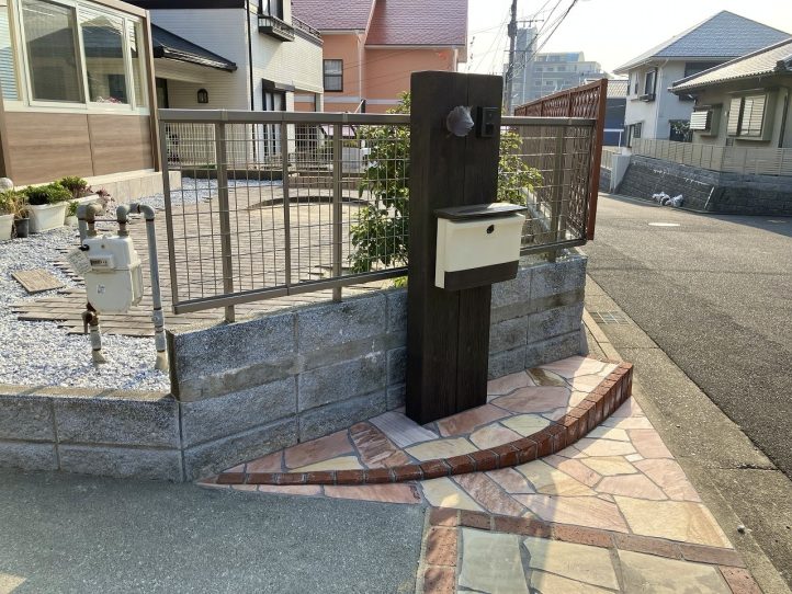 ディーズガーデン 機能門柱 乱形石