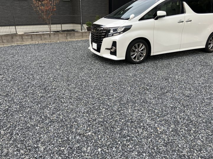 砕石敷き 駐車場 雑草対策