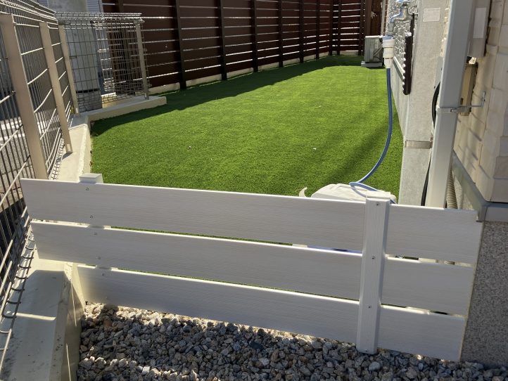 ドッグラン、人工芝、人工木柵