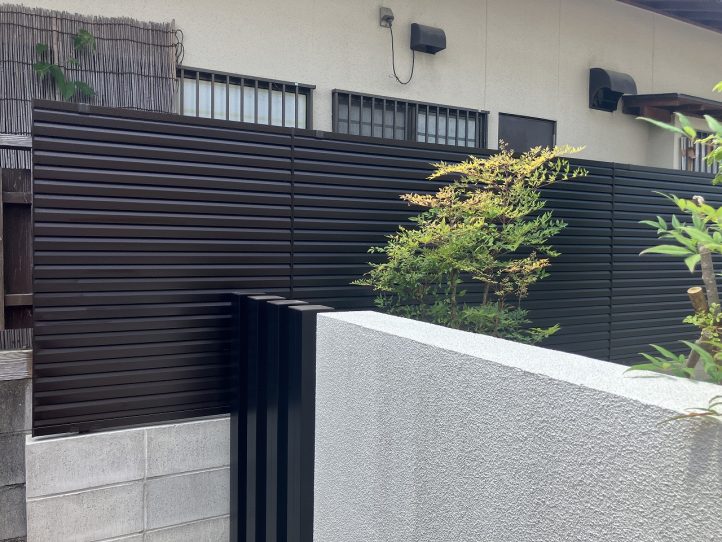 境界ブロックと目隠しフェンス