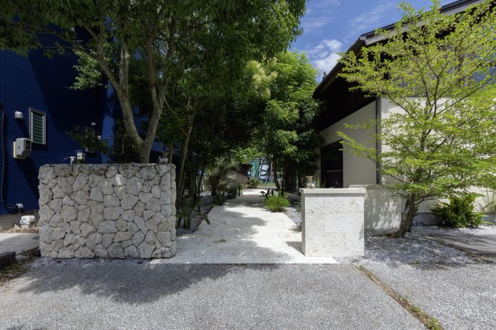 琉球石灰岩の壁