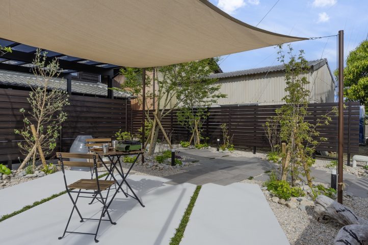 日除けのあるお庭