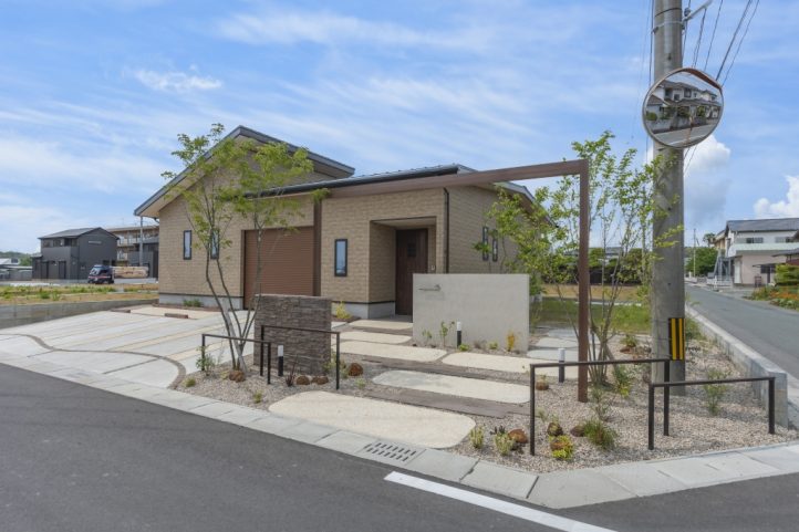 外構　エクステリア　枕木　フレーム　化粧ブロック　門塀　アプローチ　ナチュラル