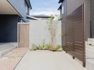 プラスG　目隠し　ウォール　セラミックタイル　施工例
