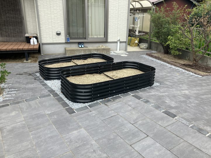 インターロッキングと菜園スペース