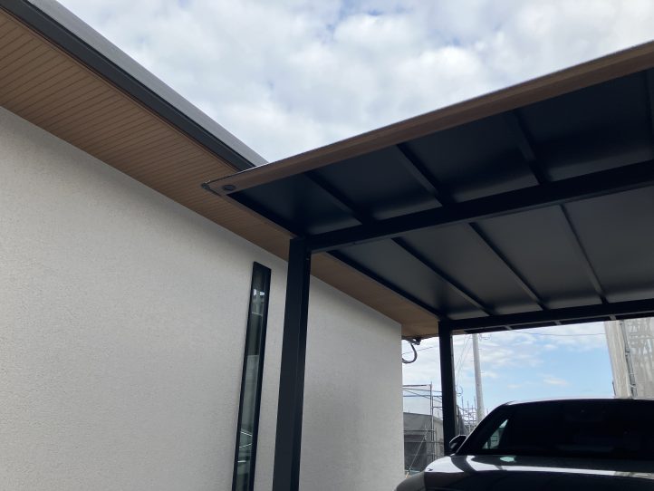 グランド工房　新築外構　ブラックポリカ　カーポート