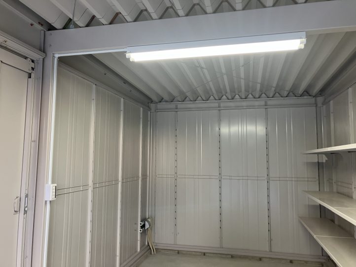 グランド工房　ガレージ 照明