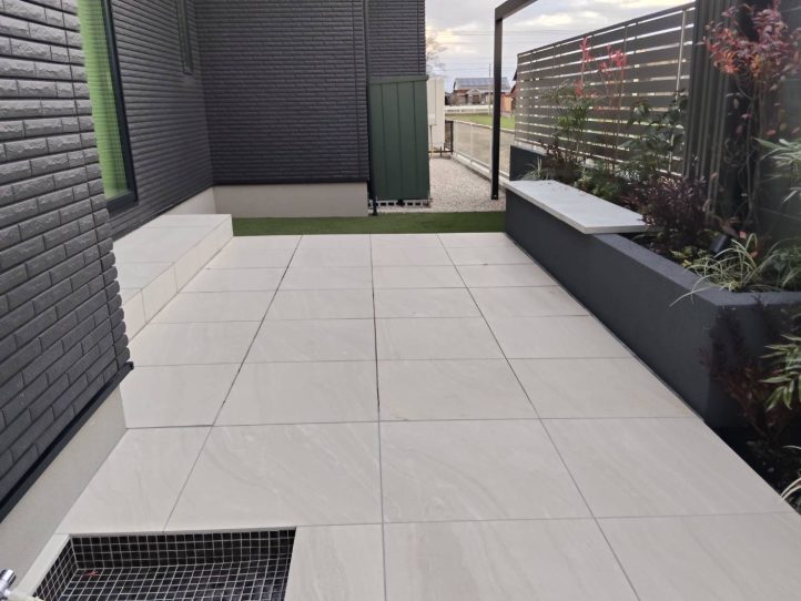 タイルテラス一部解体後延長