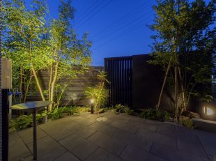目隠しと植栽でプライベートガーデン