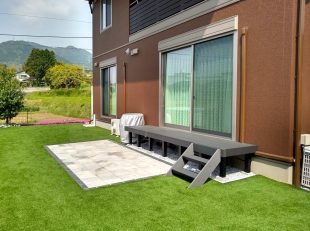 グランド工房　テラス　ウッドデッキ　人工芝　ガーデン