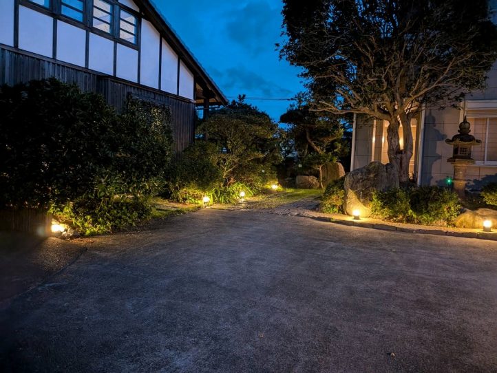 グランド工房 小倉 和モダン 和風 ガーデン 坪庭 エクレル  砂利 グリ石 釉遊ブリック 照明 ライティング