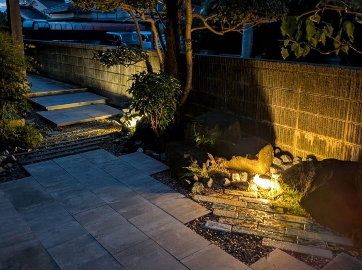 グランド工房 小倉 和モダン 和風 ガーデン 坪庭 エクレル  砂利 グリ石 釉遊ブリック 照明 ライティング