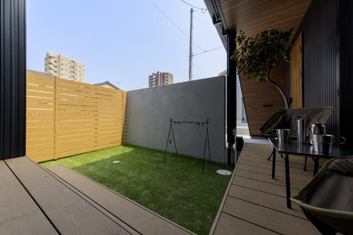 グランドアートウォール GAW 目隠しフェンス Eウッドフェンス 天然芝