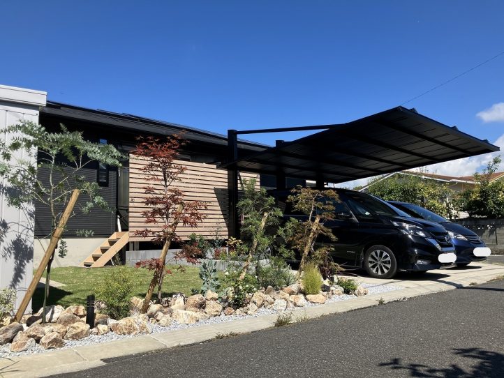 カーポートと植栽のマッチ