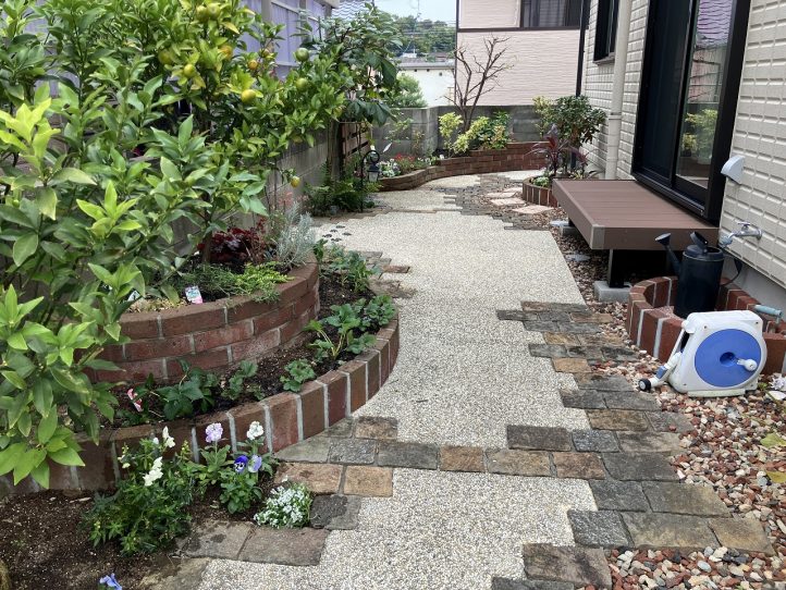 グランド工房　植栽メンテナンス　草花　すまいるサン　ガーデン　花　剪定