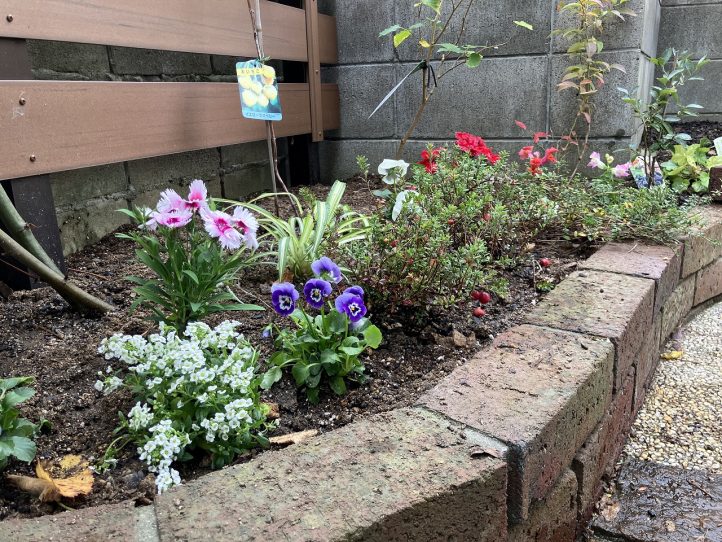 グランド工房　植栽メンテナンス　草花　すまいるサン　ガーデン　花　剪定