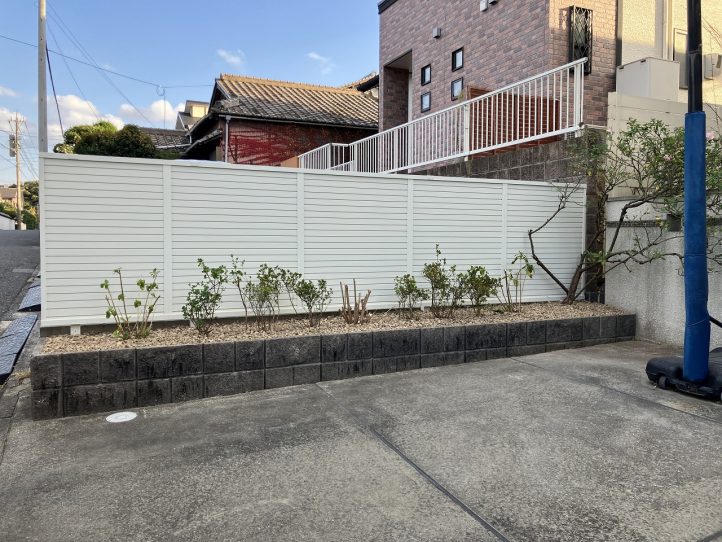 グランド工房　小倉店　フェンス　アルミ　目隠し　花壇　移植　防草対策　