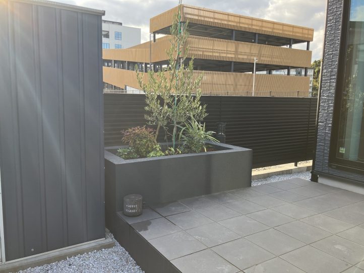 花壇　オリーブ　塗り壁