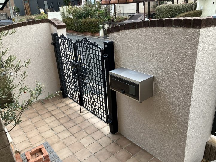 グランド工房　目隠しフェンス　土留め　化粧ブロック　グリ石 塗装　門塀