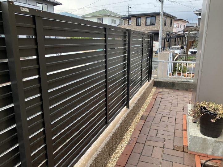 グランド工房　目隠しフェンス　土留め　化粧ブロック　グリ石