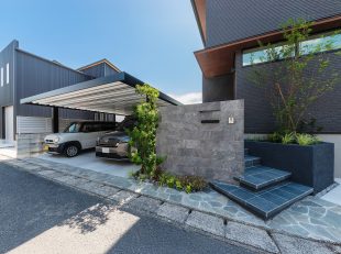 グランド工房　新築外構　クール　機能性　モノトーン　カーポート　ビームス　庭　人工芝