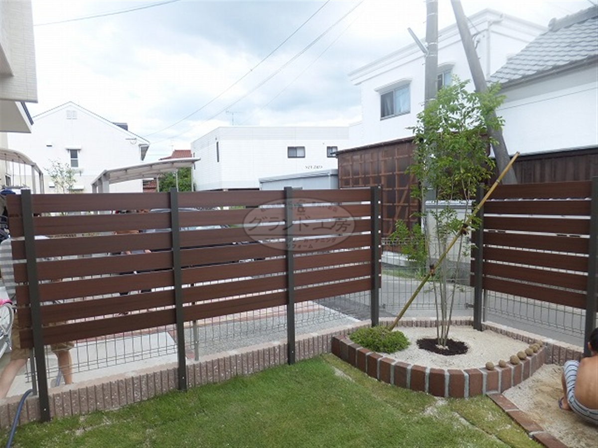 フェンスの縦貼りと横貼り タテ と ヨコ でこんな違いが エクステリア ガーデン 外構 造園 グランド工房