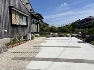 駐車場　洗い出し　ピンコロ　方形石　ラジャストーン