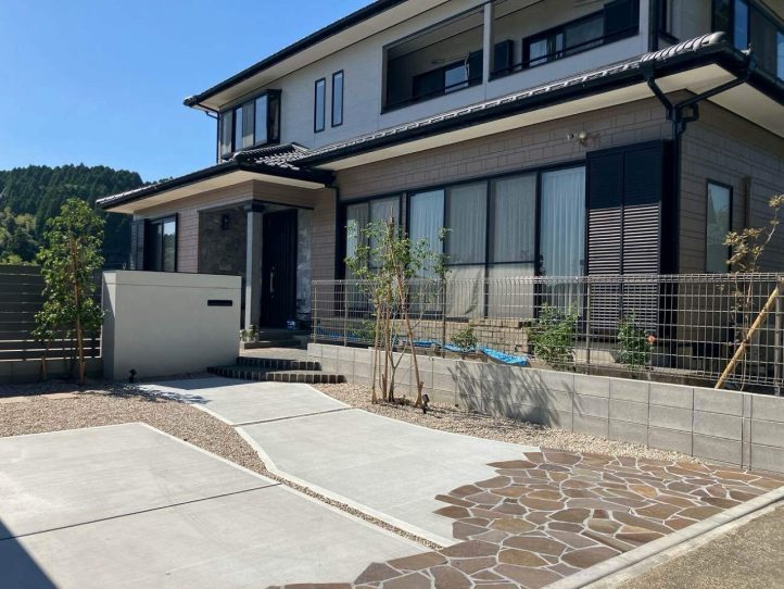 自然石　アプローチ