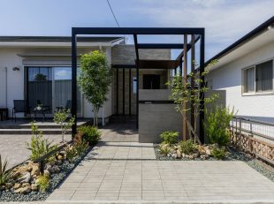 門柱　プラスG　アプローチ　インターロッキング　プラスGフレーム