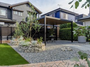 スタイリッシュなテラスでくつろげる離れ