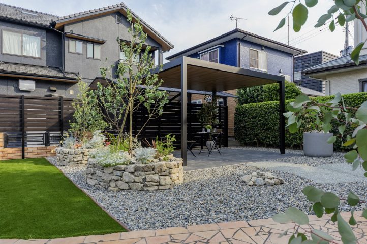 スタイリッシュなテラスでくつろげる離れ