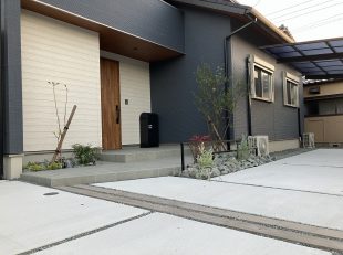 外構、新築外構、ラインフェンス、ルシアスフェンス、枕木、車庫、アプローチ