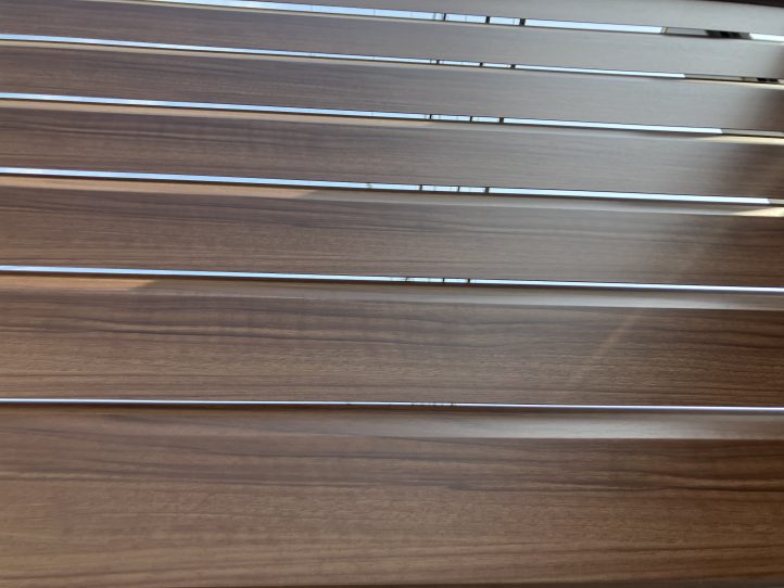 ルーバー下から