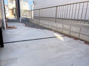 雑草対策　コンクリートテラス
